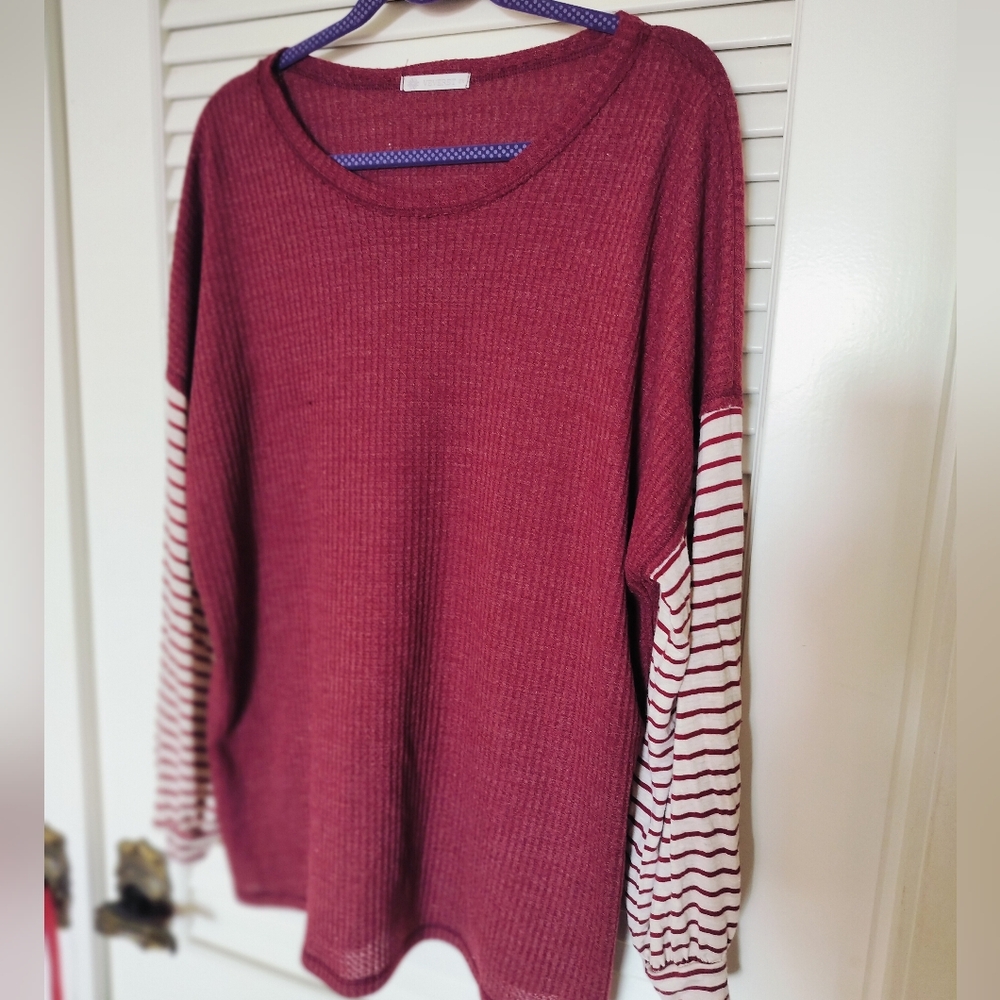 Veveret Women's Waffle Knit Burgandy Top With Striped Contrast Sleeves Size 2x